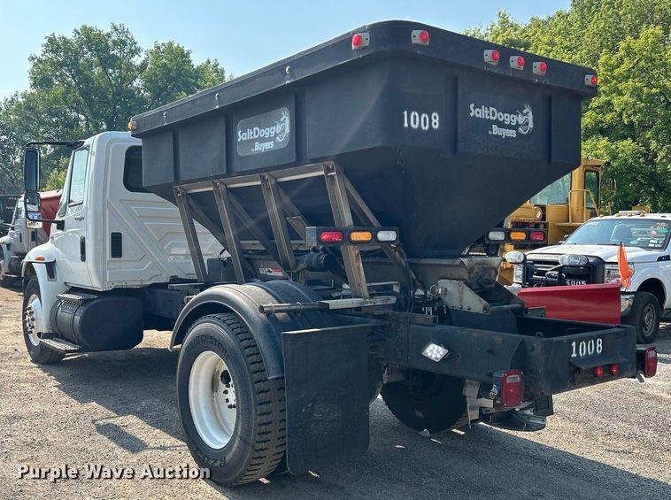 image for item DS8823 2009 International DuraStar 4300  spreader truck