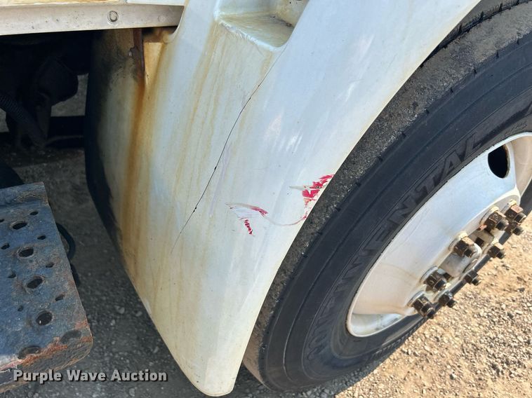 image for item DS8823 2009 International DuraStar 4300  spreader truck