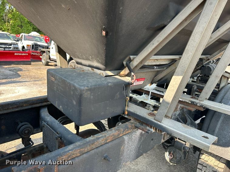 image for item DS8823 2009 International DuraStar 4300  spreader truck