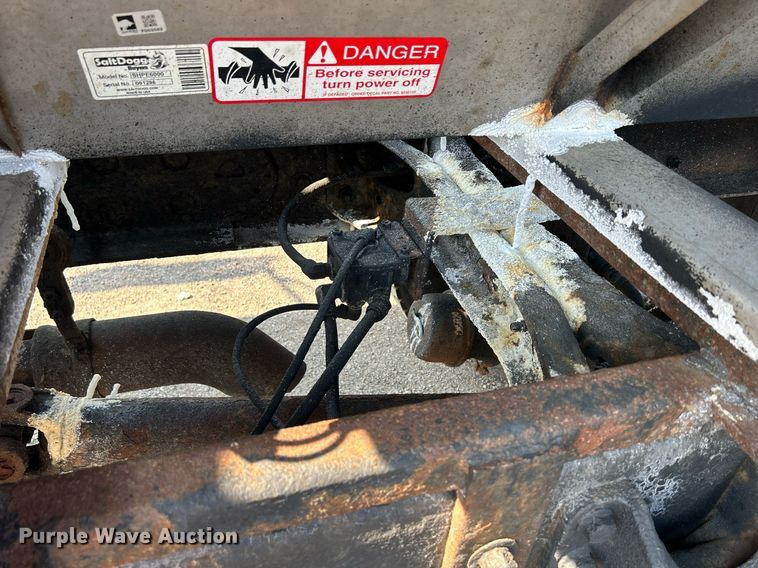 image for item DS8823 2009 International DuraStar 4300  spreader truck