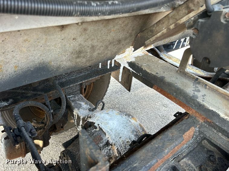 image for item DS8823 2009 International DuraStar 4300  spreader truck