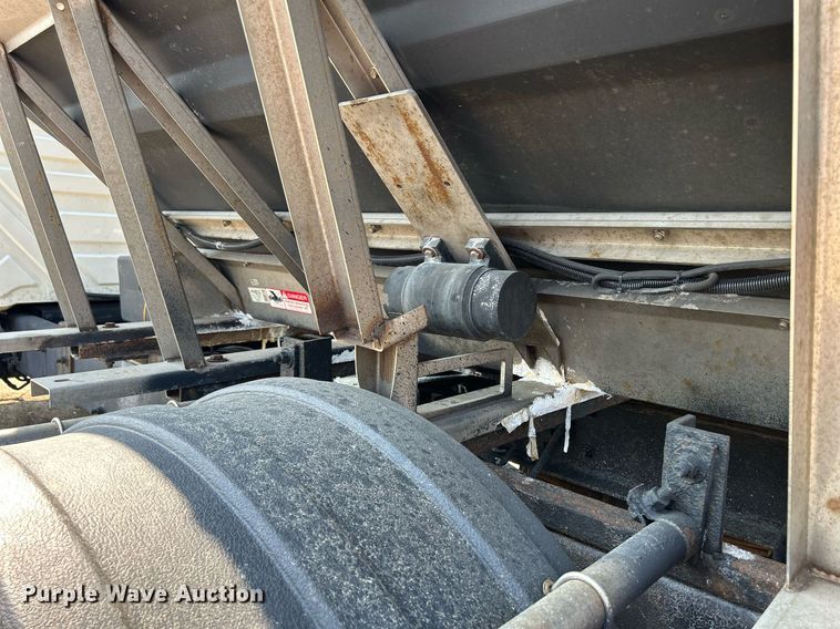 image for item DS8823 2009 International DuraStar 4300  spreader truck