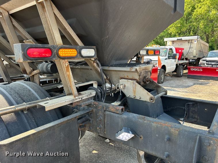 image for item DS8823 2009 International DuraStar 4300  spreader truck