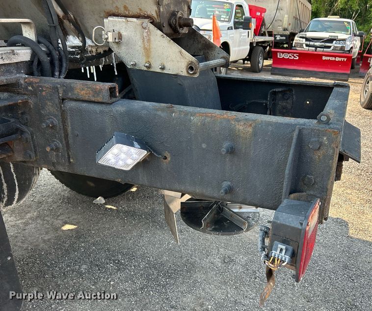 image for item DS8823 2009 International DuraStar 4300  spreader truck