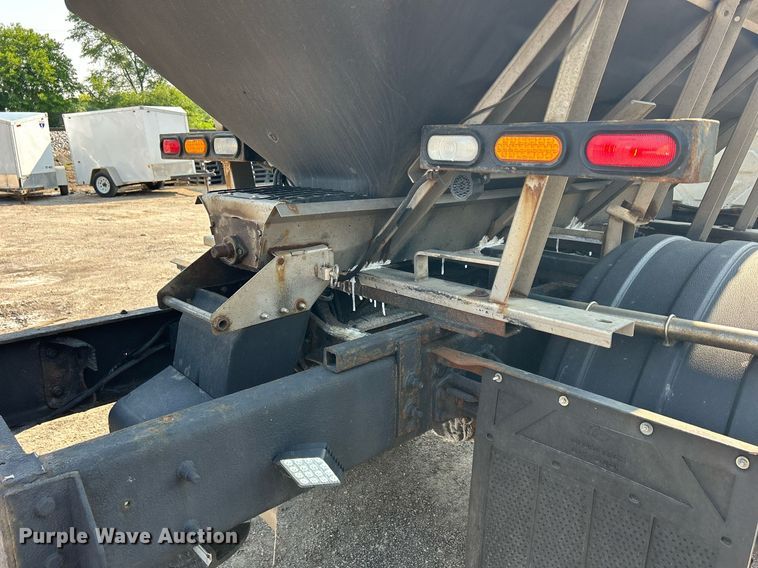 image for item DS8823 2009 International DuraStar 4300  spreader truck