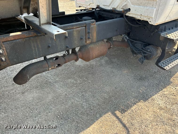 image for item DS8823 2009 International DuraStar 4300  spreader truck