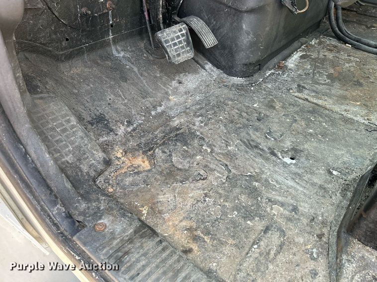 image for item DS8823 2009 International DuraStar 4300  spreader truck