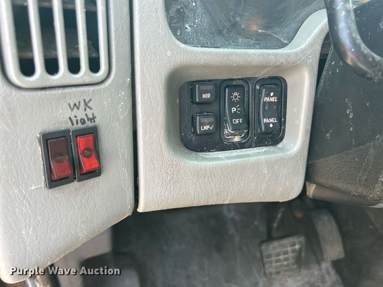 image for item DS8823 2009 International DuraStar 4300  spreader truck