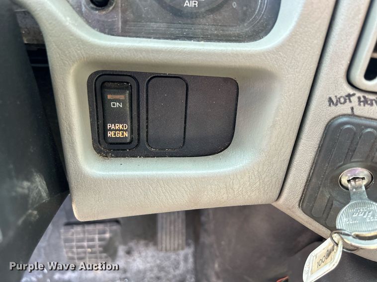 image for item DS8823 2009 International DuraStar 4300  spreader truck