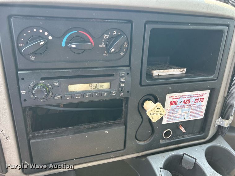 image for item DS8823 2009 International DuraStar 4300  spreader truck