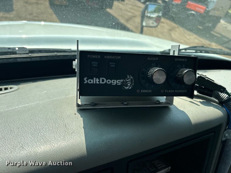 image for item DS8823 2009 International DuraStar 4300  spreader truck