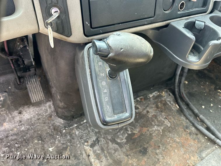 image for item DS8823 2009 International DuraStar 4300  spreader truck