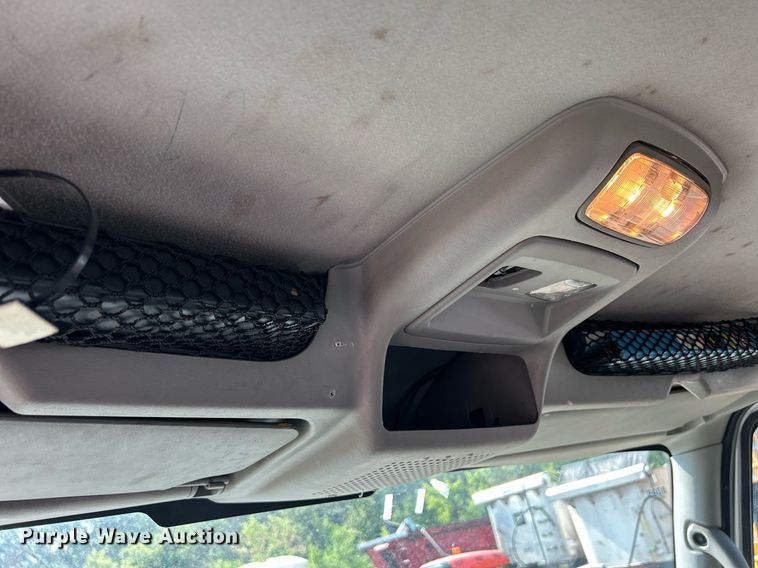 image for item DS8823 2009 International DuraStar 4300  spreader truck