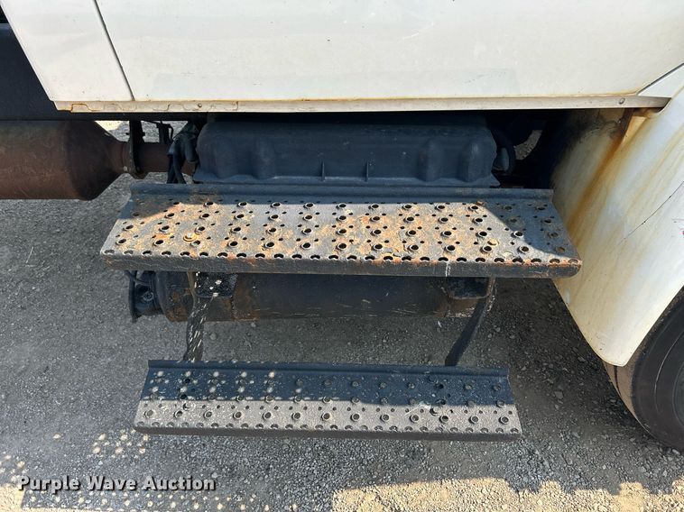 image for item DS8823 2009 International DuraStar 4300  spreader truck