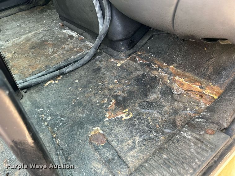 image for item DS8823 2009 International DuraStar 4300  spreader truck