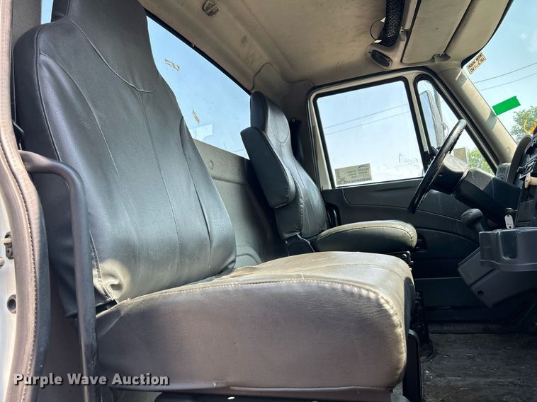 image for item DS8823 2009 International DuraStar 4300  spreader truck