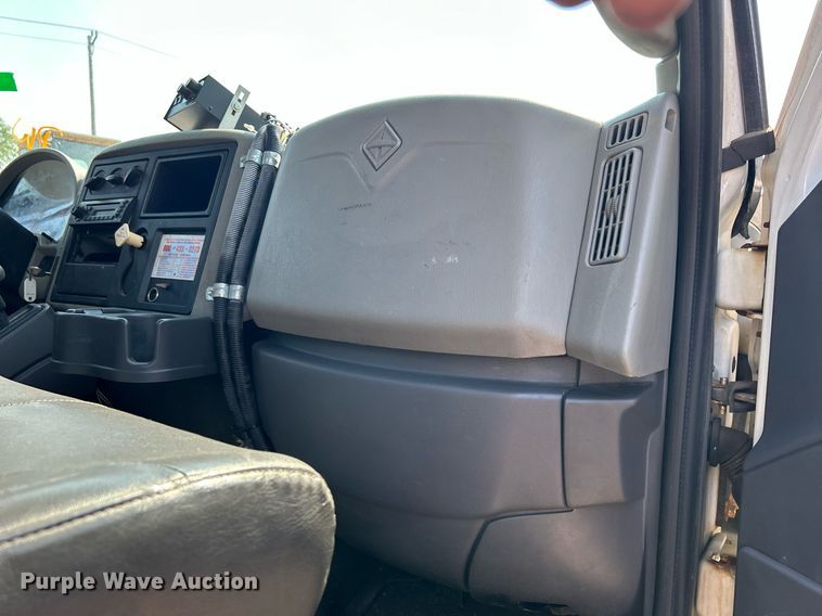 image for item DS8823 2009 International DuraStar 4300  spreader truck