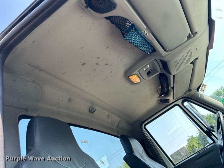 image for item DS8823 2009 International DuraStar 4300  spreader truck