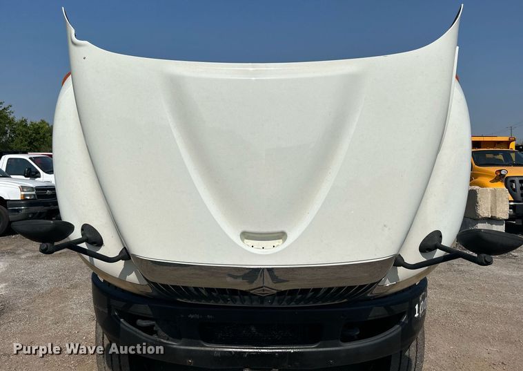 image for item DS8823 2009 International DuraStar 4300  spreader truck