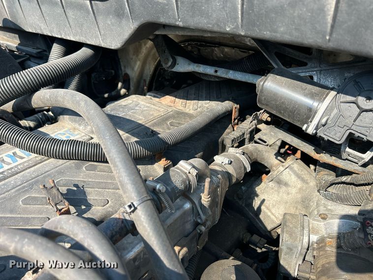 image for item DS8823 2009 International DuraStar 4300  spreader truck