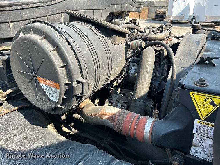 image for item DS8823 2009 International DuraStar 4300  spreader truck