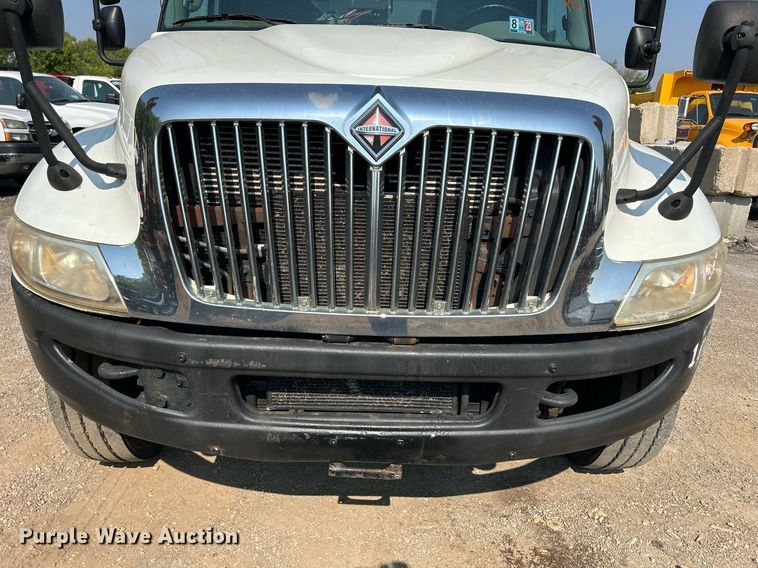 image for item DS8823 2009 International DuraStar 4300  spreader truck