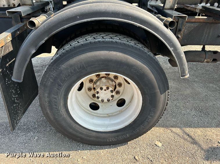 image for item DS8823 2009 International DuraStar 4300  spreader truck