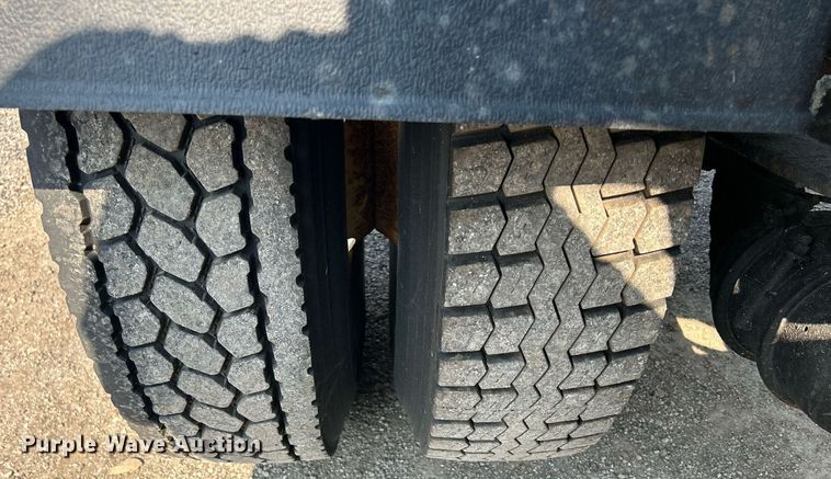 image for item DS8823 2009 International DuraStar 4300  spreader truck