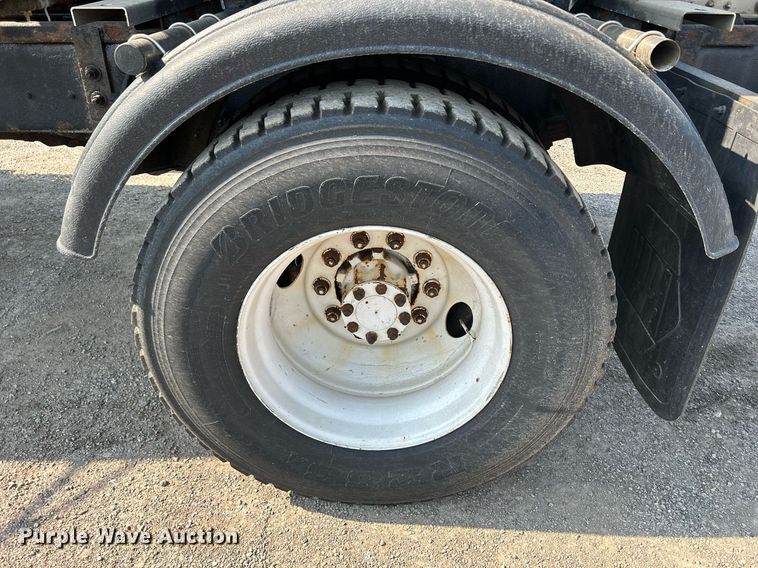 image for item DS8823 2009 International DuraStar 4300  spreader truck