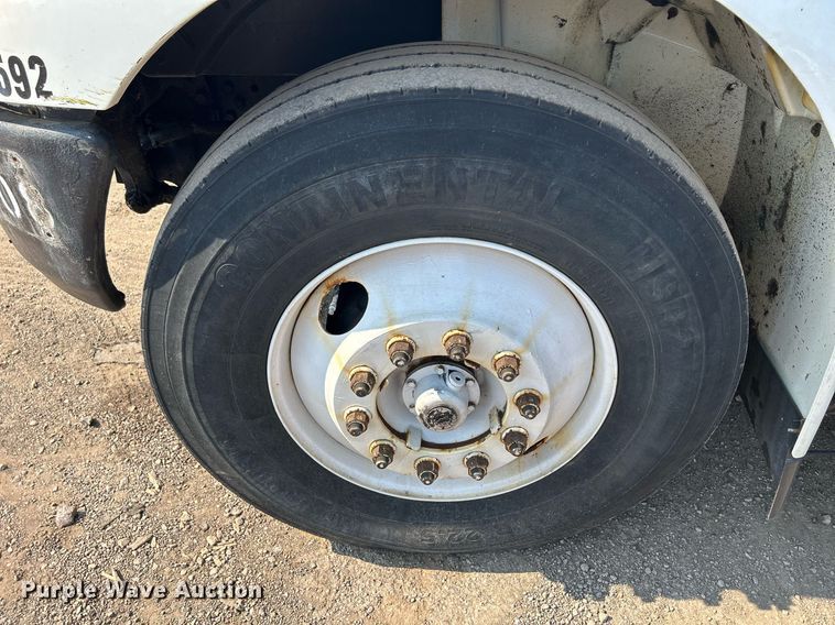 image for item DS8823 2009 International DuraStar 4300  spreader truck