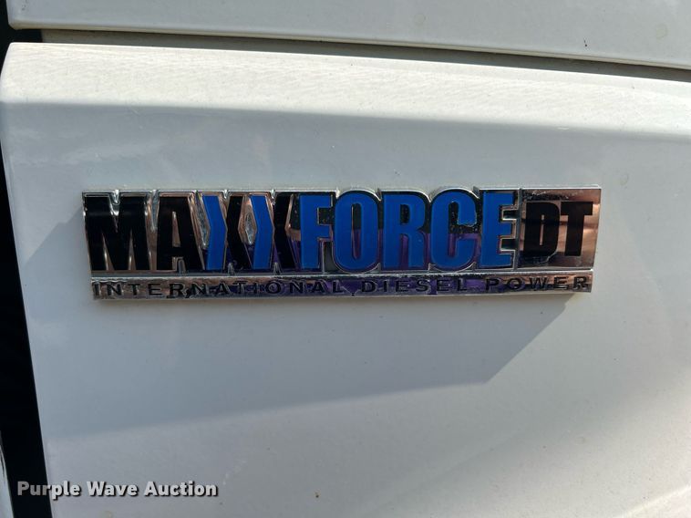 image for item DS8823 2009 International DuraStar 4300  spreader truck