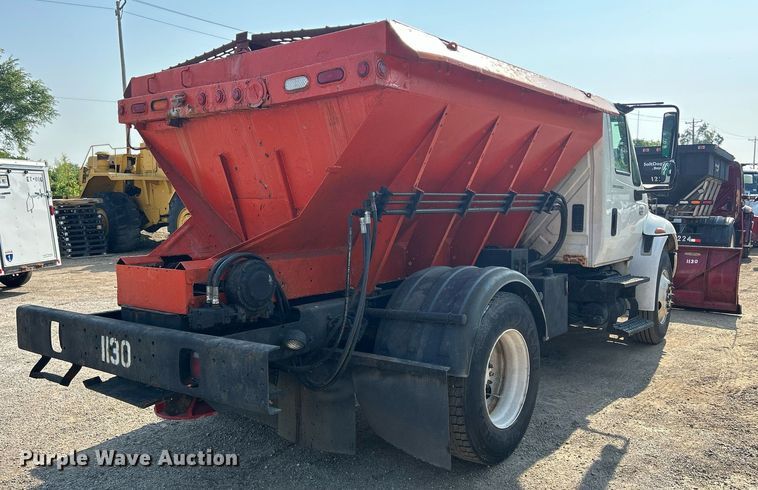 image for item DS8824 2006 International 4300  spreader truck