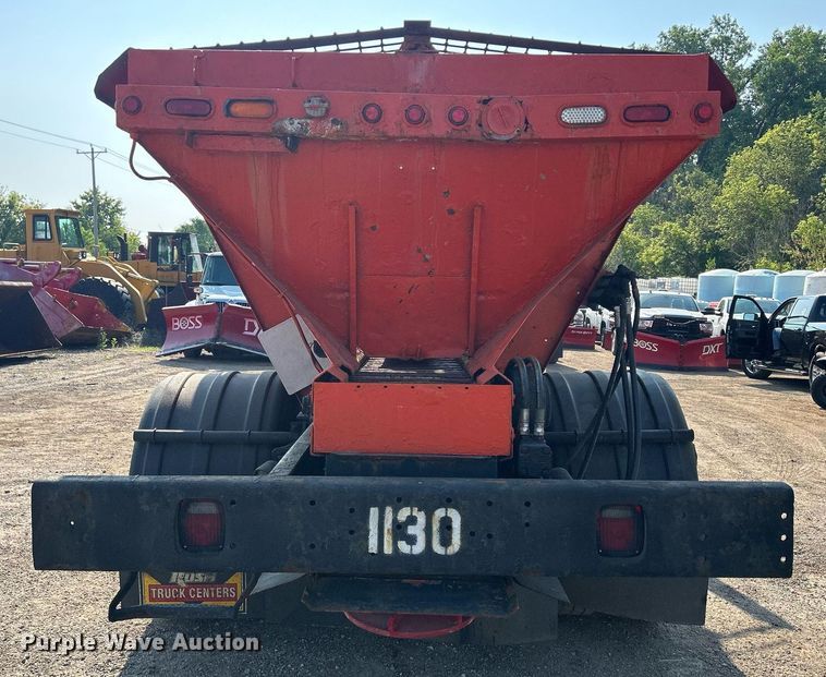 image for item DS8824 2006 International 4300  spreader truck