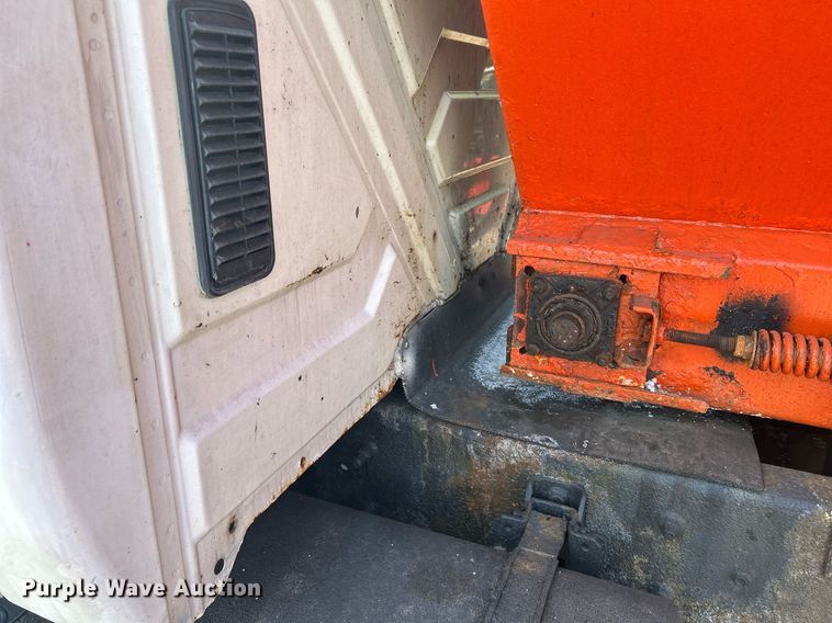 image for item DS8824 2006 International 4300  spreader truck