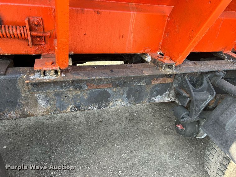 image for item DS8824 2006 International 4300  spreader truck