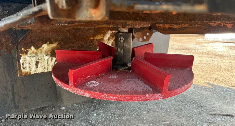 image for item DS8824 2006 International 4300  spreader truck