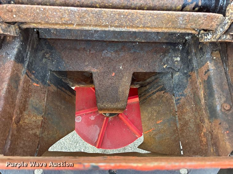 image for item DS8824 2006 International 4300  spreader truck