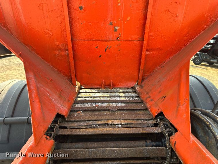 image for item DS8824 2006 International 4300  spreader truck