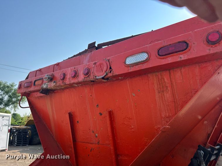 image for item DS8824 2006 International 4300  spreader truck