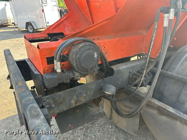 image for item DS8824 2006 International 4300  spreader truck