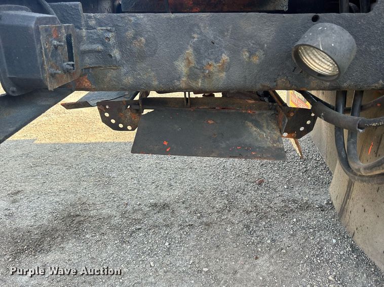 image for item DS8824 2006 International 4300  spreader truck