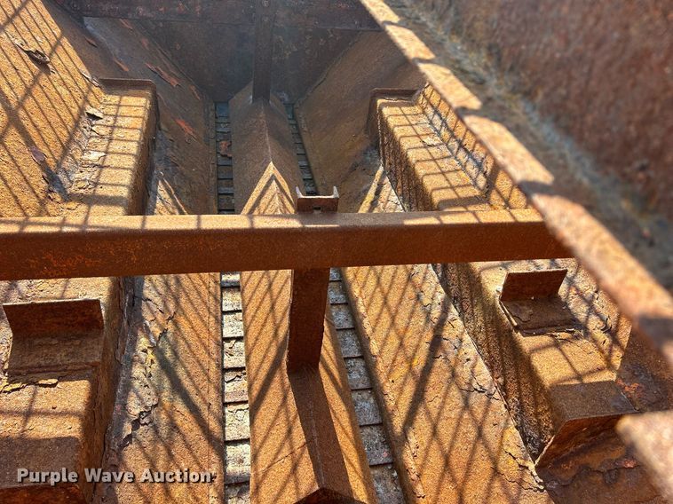 image for item DS8824 2006 International 4300  spreader truck