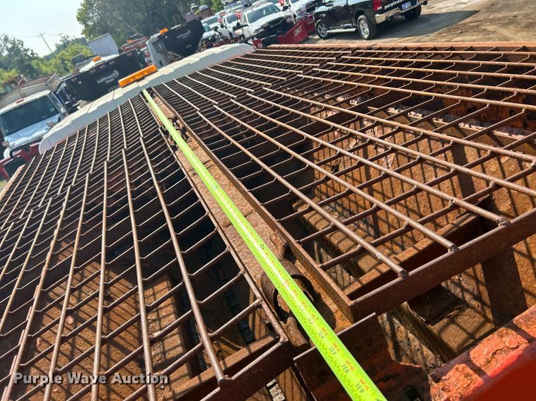 image for item DS8824 2006 International 4300  spreader truck