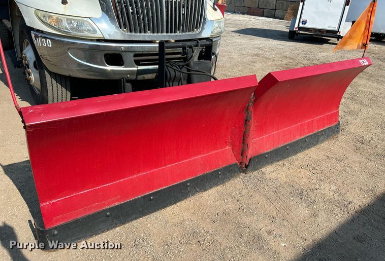 image for item DS8824 2006 International 4300  spreader truck