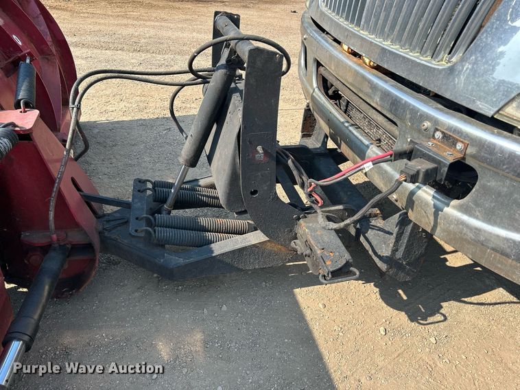 image for item DS8824 2006 International 4300  spreader truck