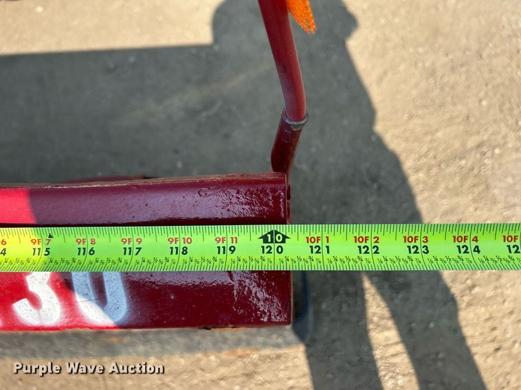 image for item DS8824 2006 International 4300  spreader truck