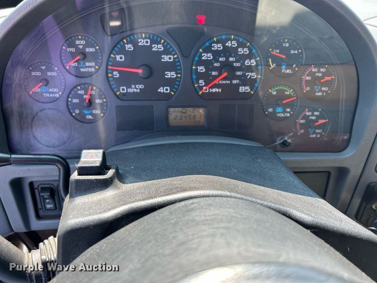 image for item DS8824 2006 International 4300  spreader truck