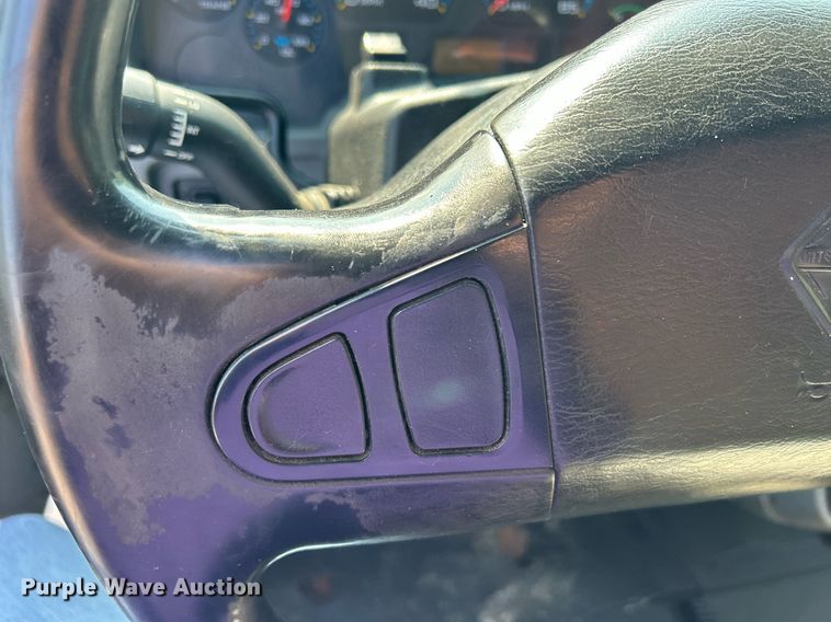 image for item DS8824 2006 International 4300  spreader truck