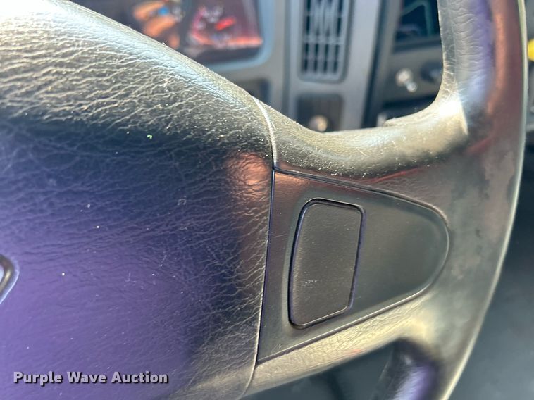 image for item DS8824 2006 International 4300  spreader truck