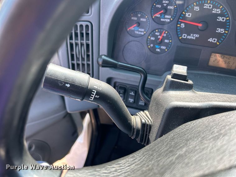 image for item DS8824 2006 International 4300  spreader truck